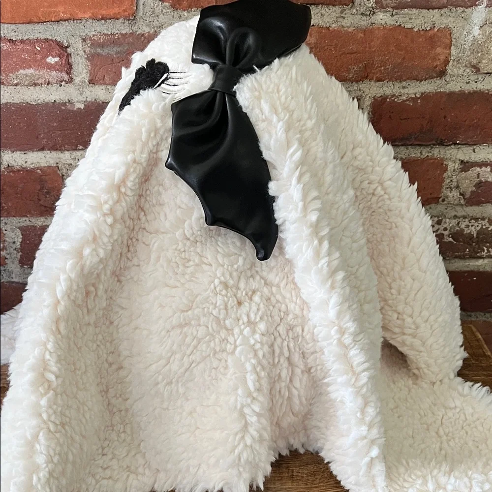 Mrs Gus the ghost pottery barn